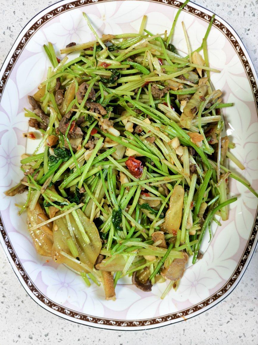 芹菜炒肉