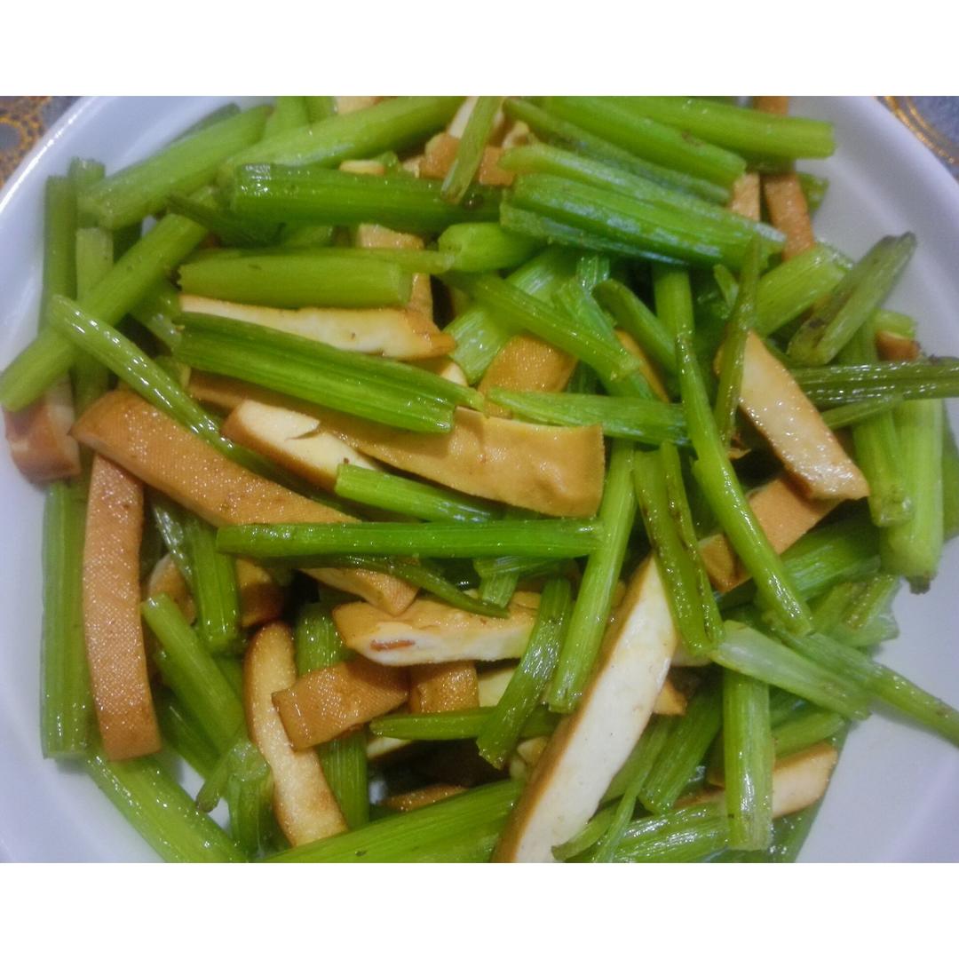 芹菜炒香干
