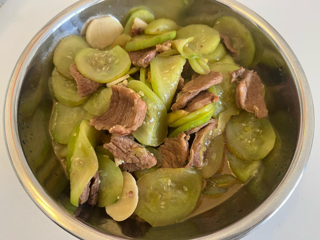 青瓜炒肉片，听说是老一辈才知道的菜！