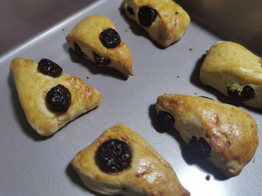 【视频】3分钟 奶油司康Scone(可能是世界上最快手的司康) 消耗淡奶油～