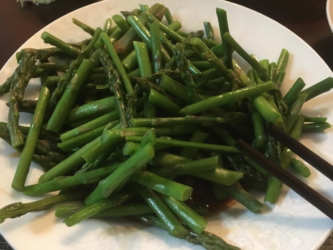 白灼芦笋