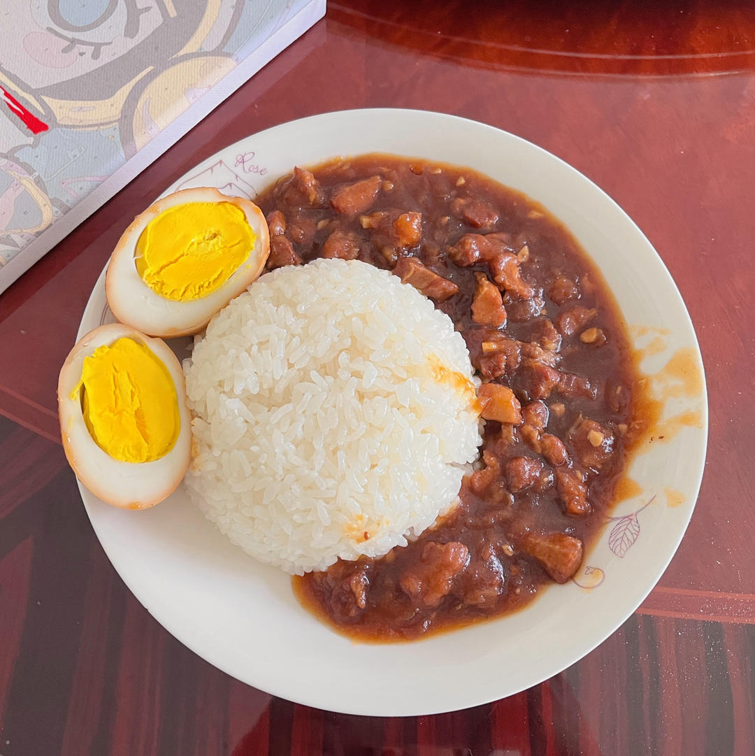 〈油葱酥台式卤肉饭〉