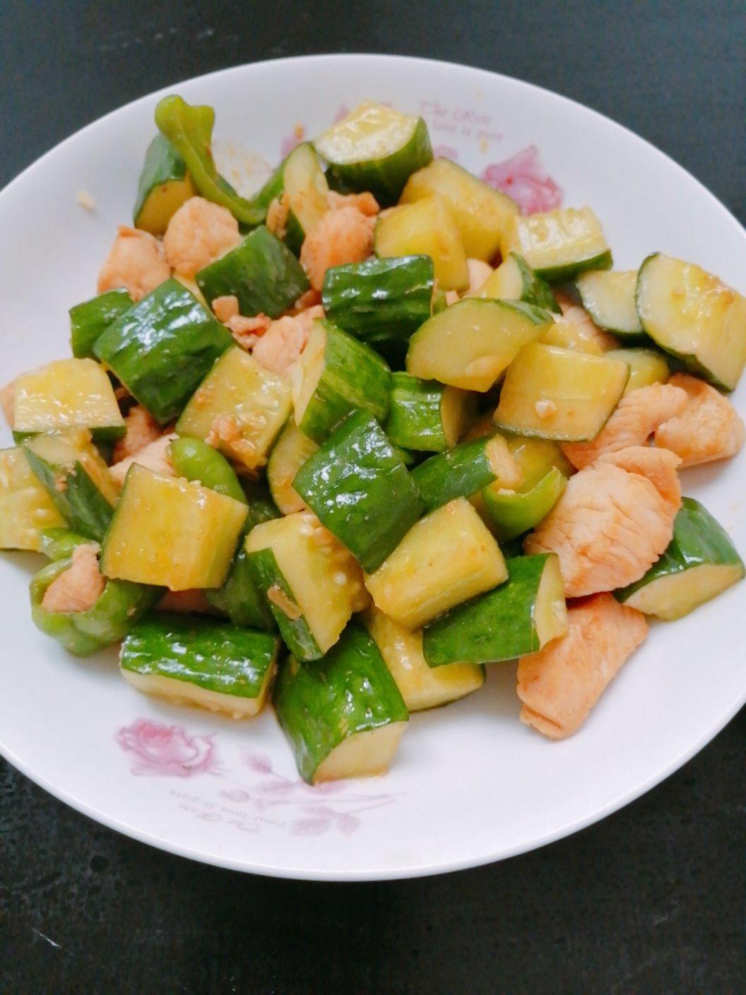 胡萝卜黄瓜鸡胸肉