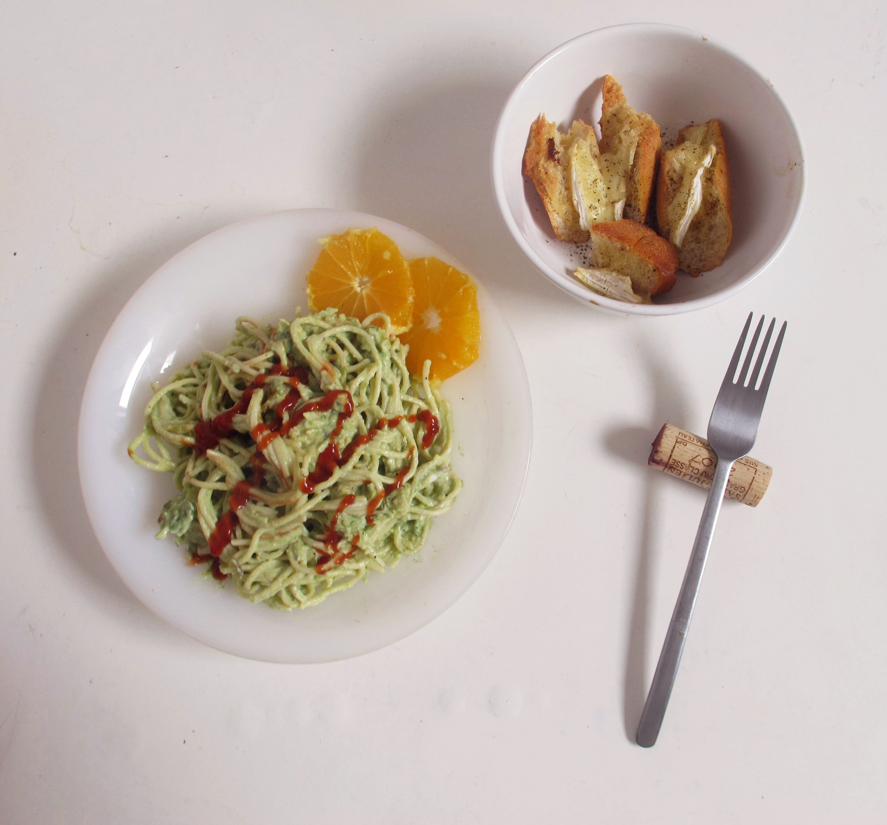 15分钟的意面佐希腊奶酪和牛油果