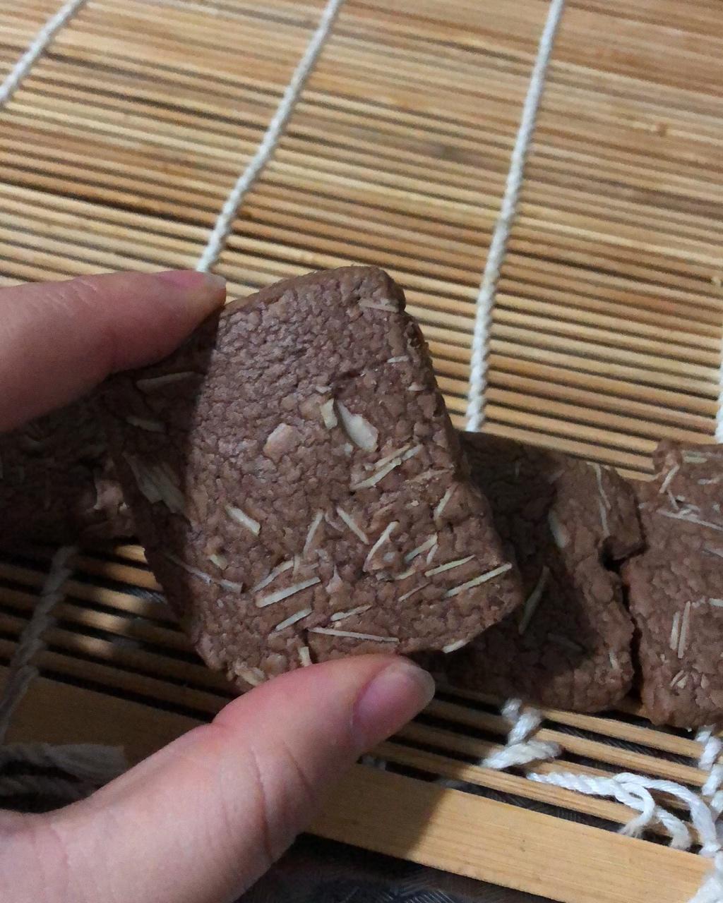 杏仁片巧克力饼干