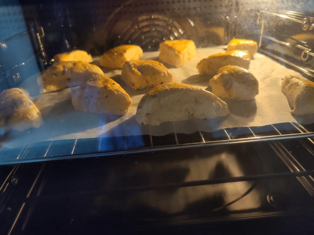 完美裂纹～百分百成功的超好吃奶香司康（禁止搬运）