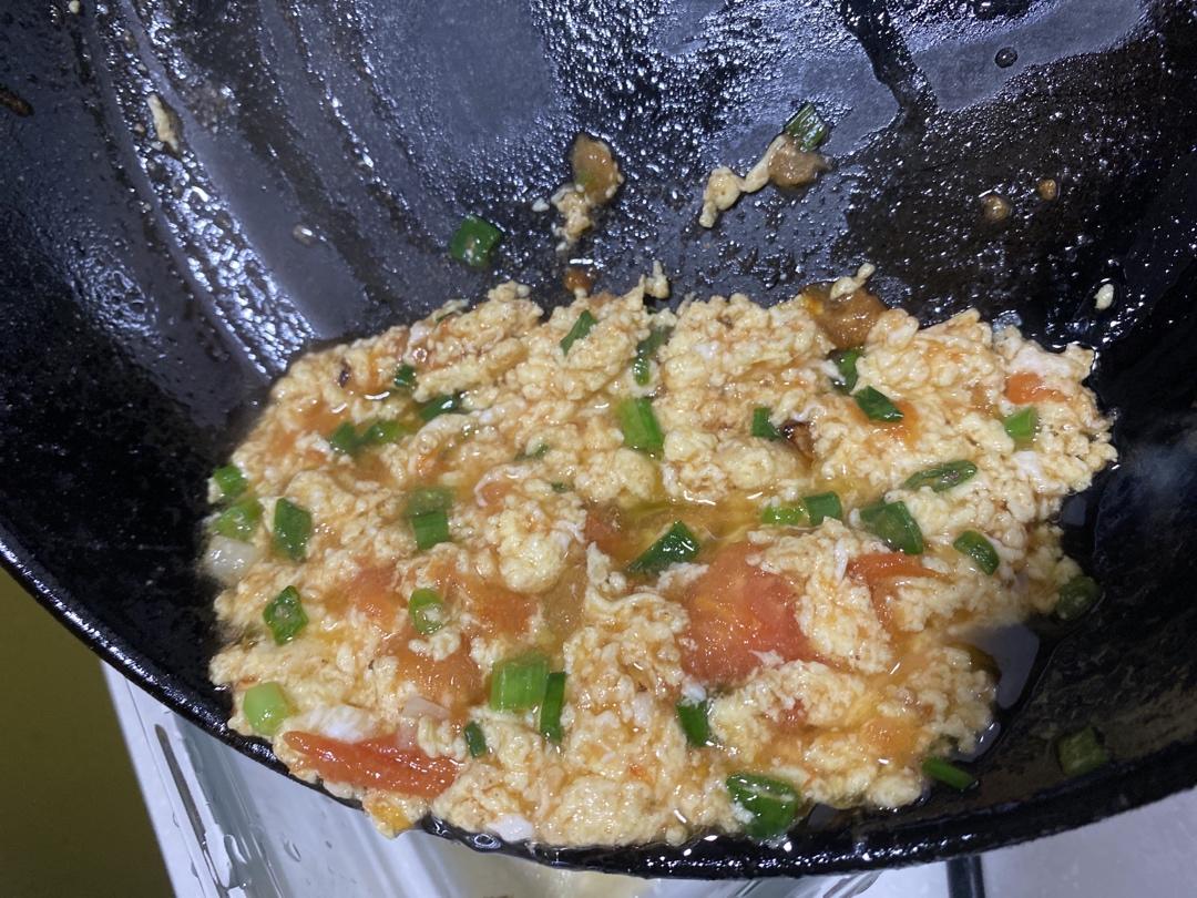 西红柿炒鸡蛋时，多加这一步，鸡蛋香嫩又入味