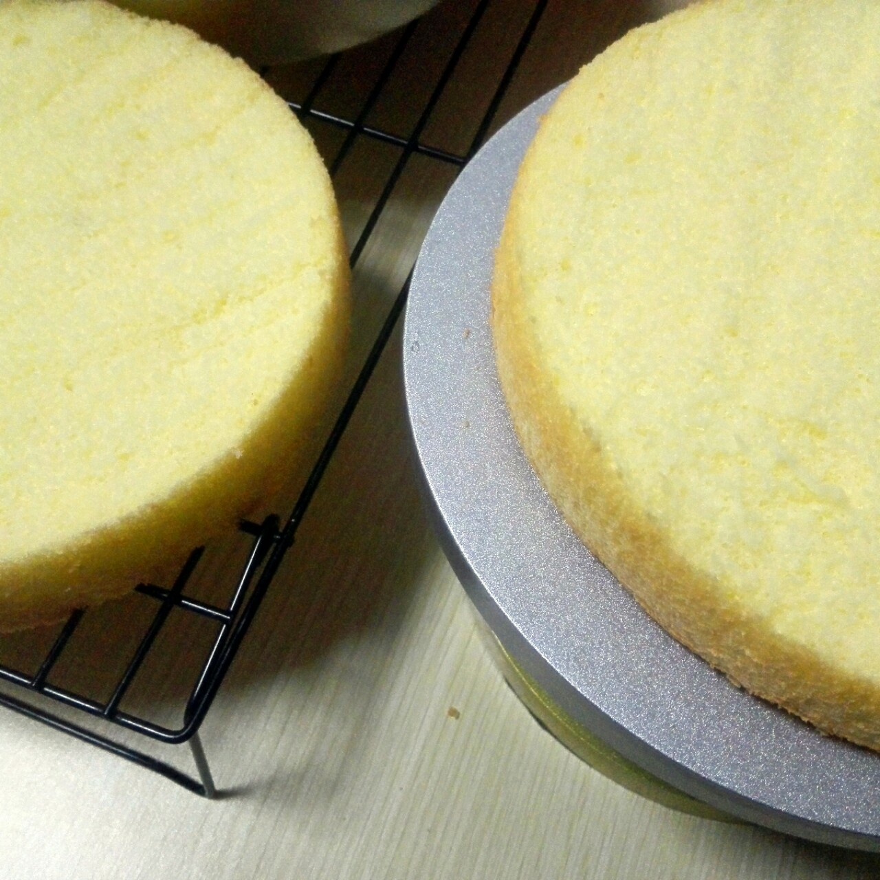 超简单完美戚风蛋糕（6寸2蛋）附打发、翻拌、脱模视频