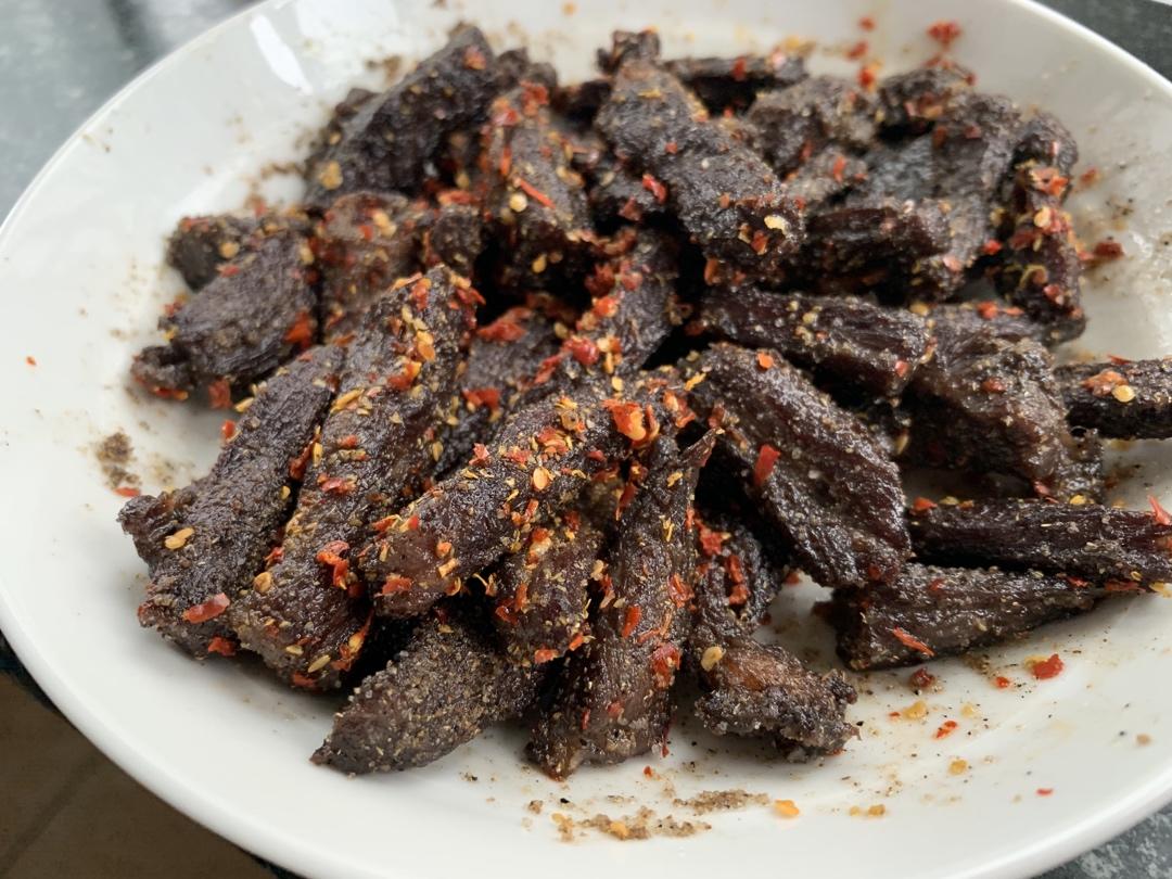 卢大魔王的麻辣手撕牛肉【注意附近探头探脑的小动物