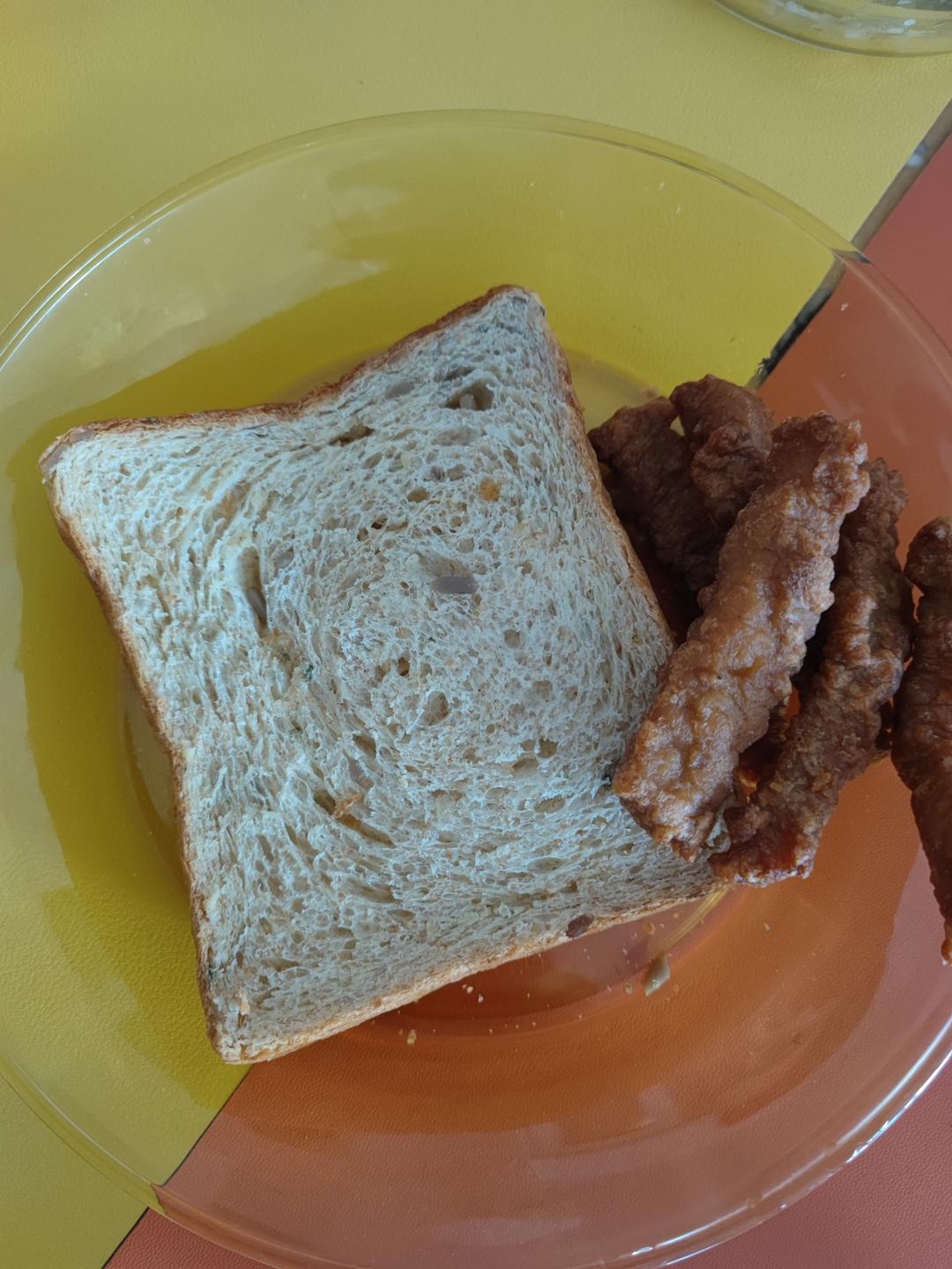 高纤低脂的全麦核桃吐司