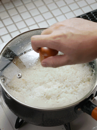 简单雪平锅辣椒炒肉焖饭的做法