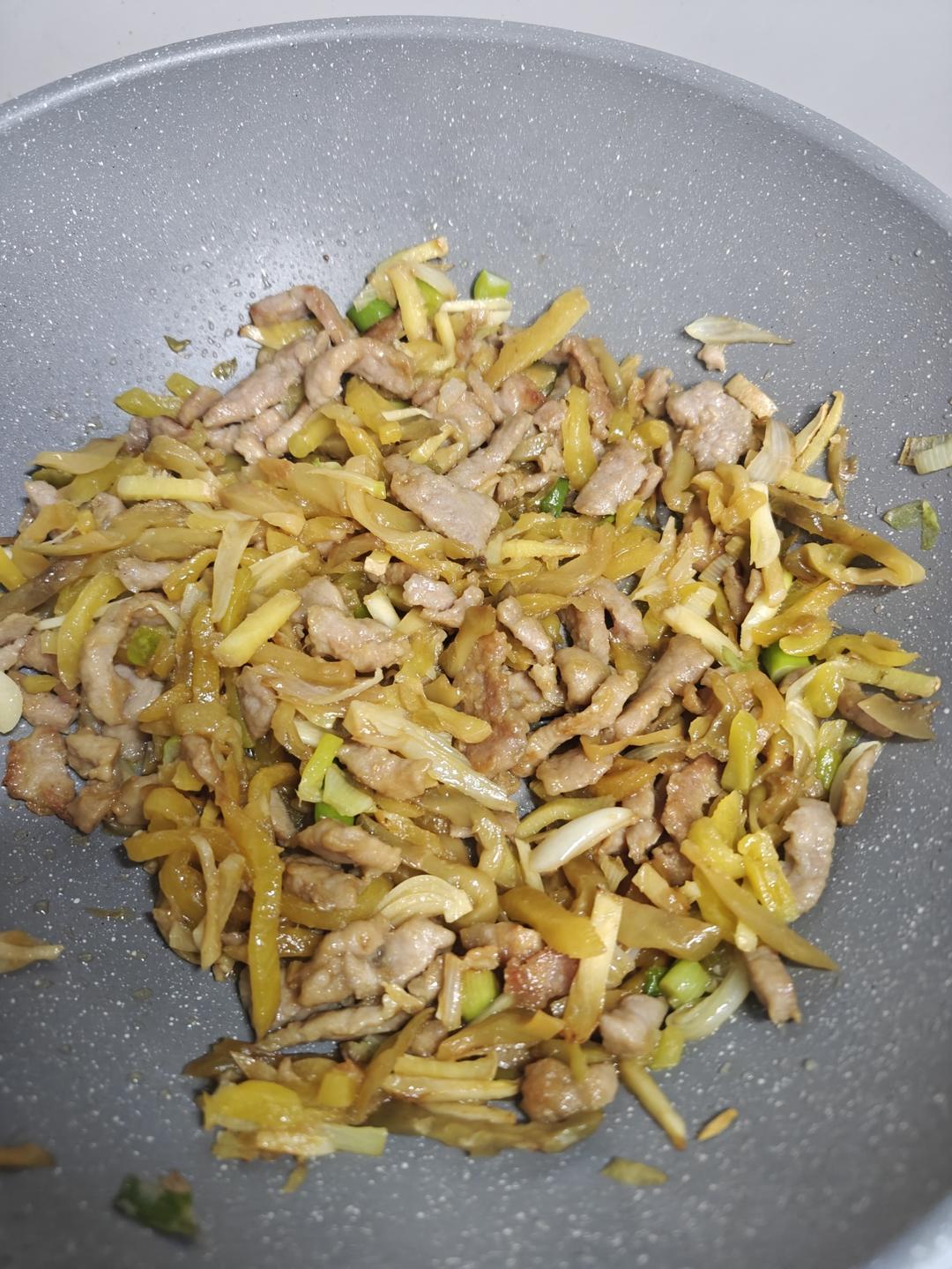 下饭神菜——榨菜炒肉丝！夹馒头yyds