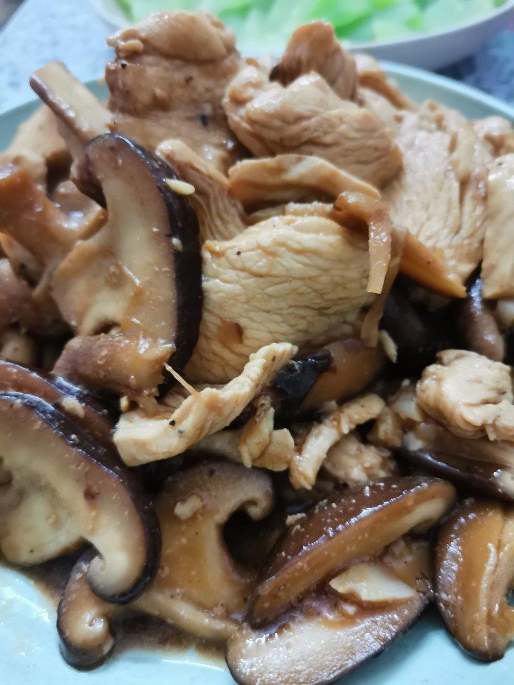 减脂：香菇滑鸡胸！吃过之后，进医院了……