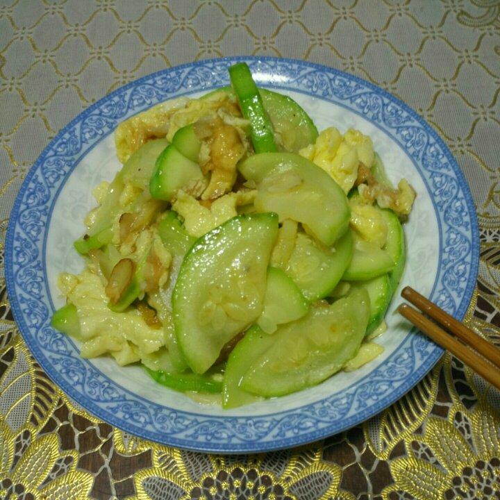 西葫芦瓜炒鸡蛋（茭瓜炒鸡蛋）