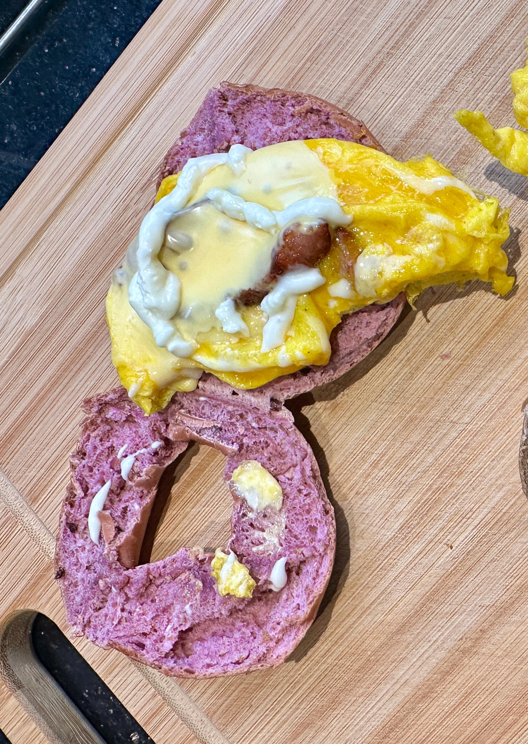 贝果三明治 | 经典滑蛋培根搭配，5分钟快手早餐来啦