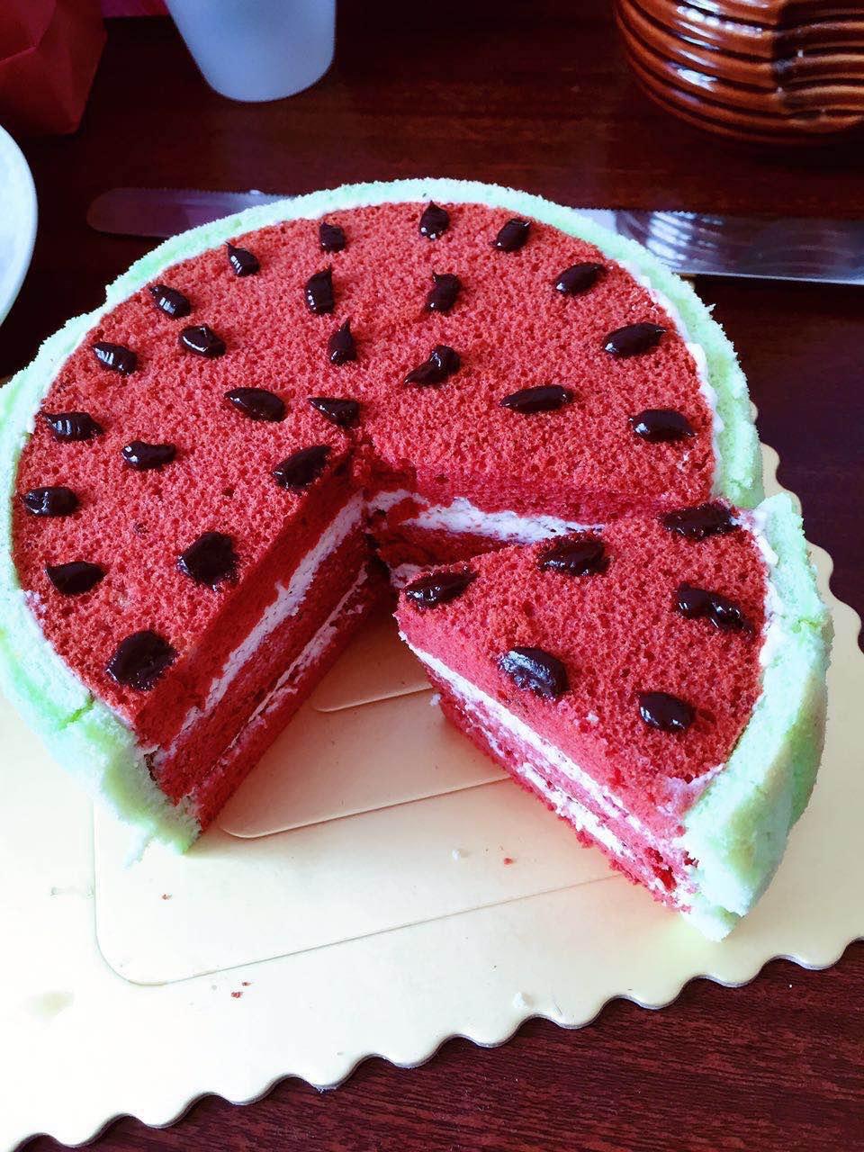 不较真儿做的西瓜造型奶油蛋糕