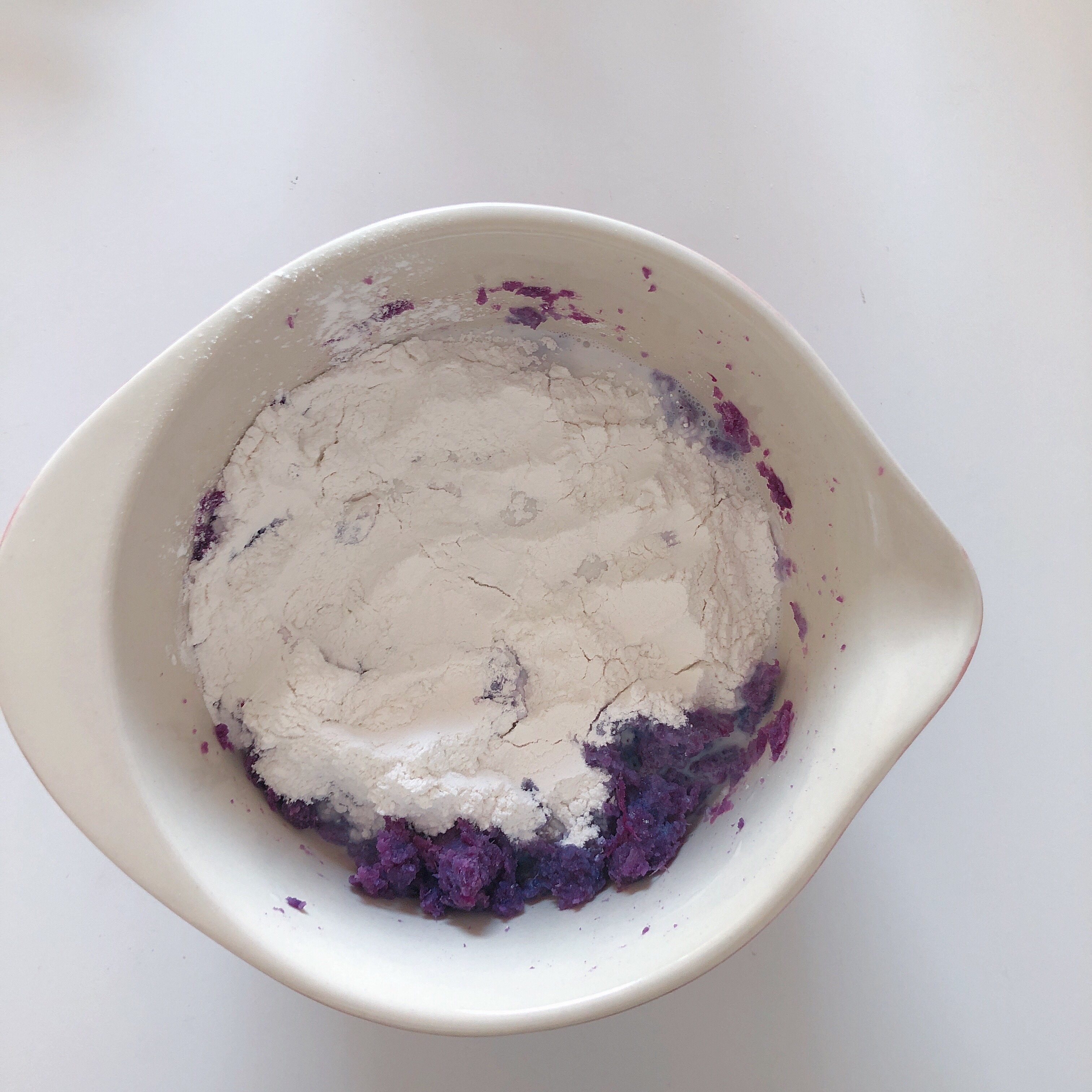 烤箱美食 | 会拉丝的爆浆芝士紫薯饼！的做法 步骤2