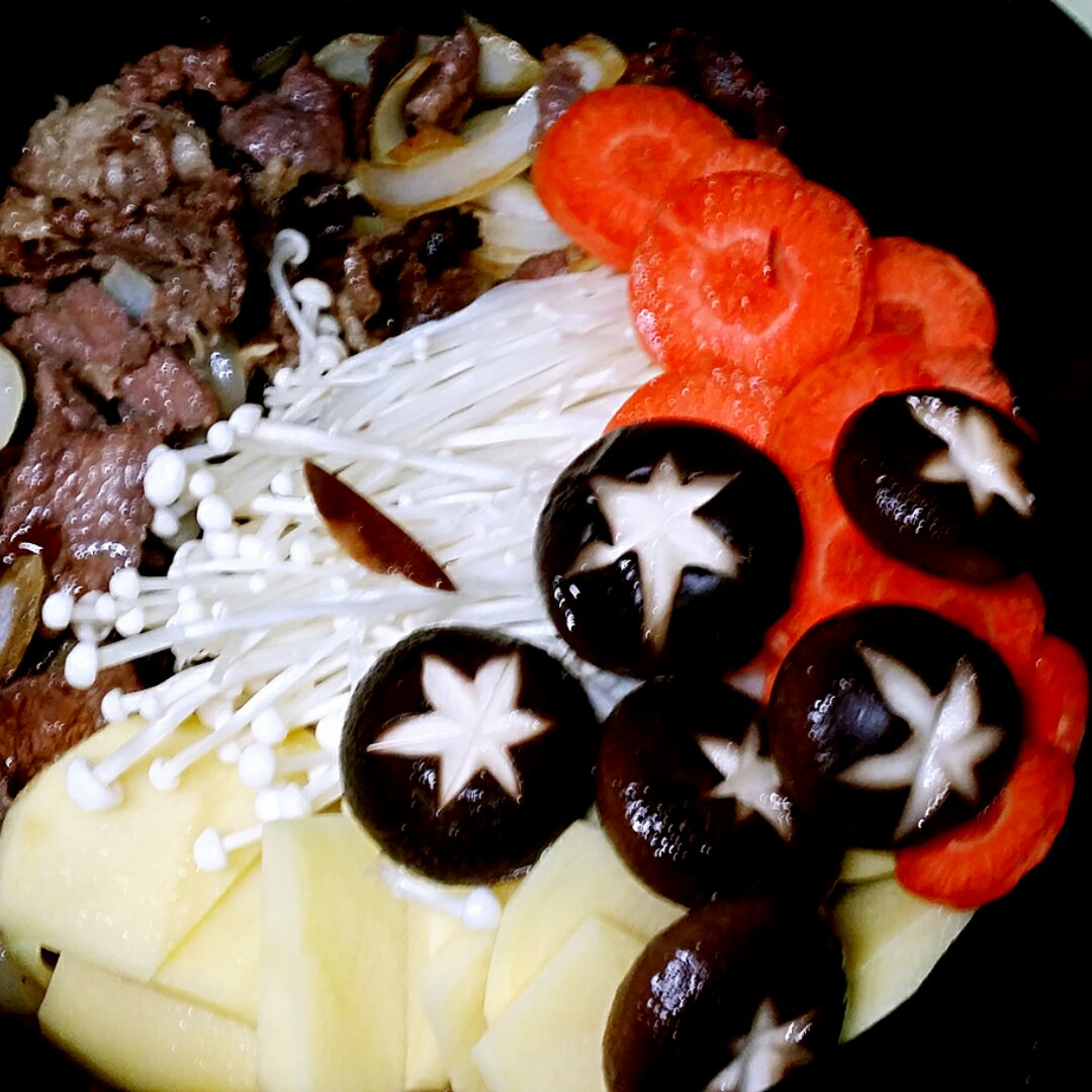 寿喜烧（日式牛肉锅）