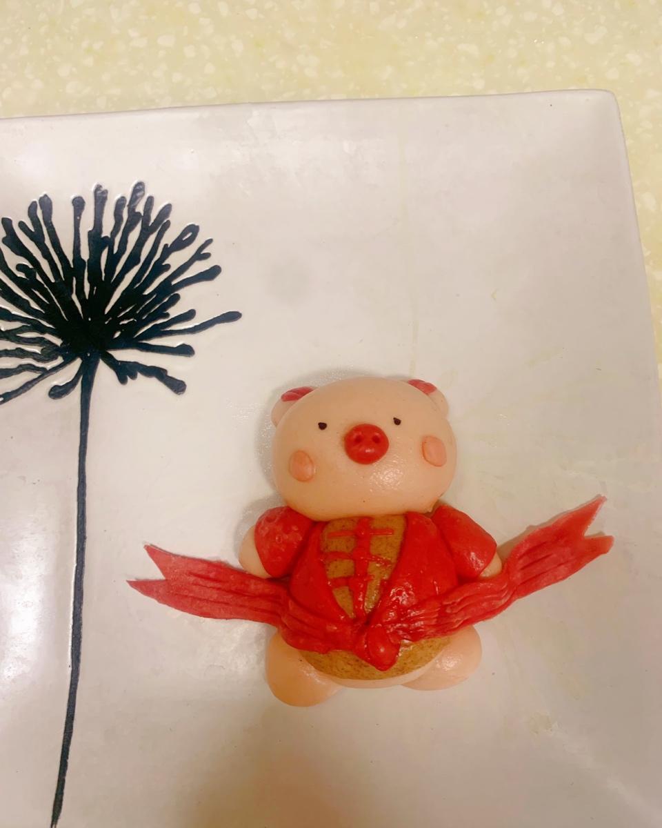 卡通馒头-小猪扭秧歌·贺新年