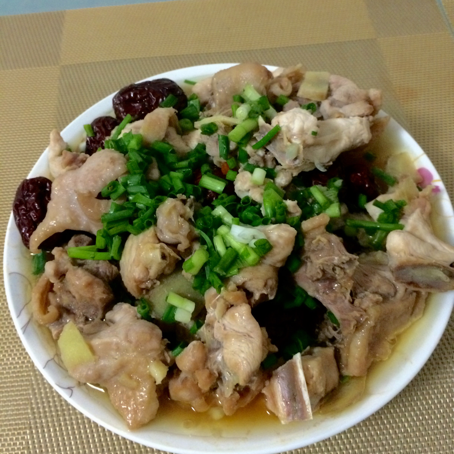 红枣杞子蒸滑鸡