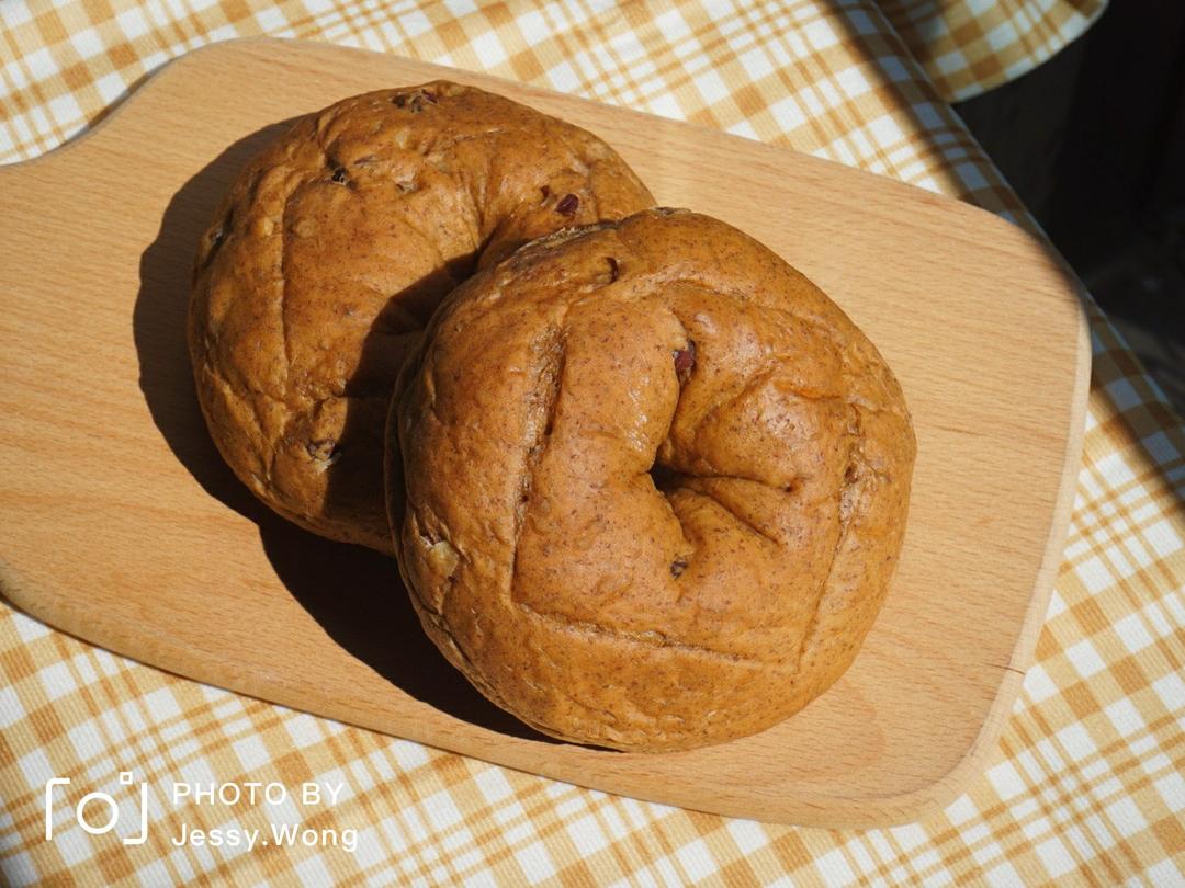 全麦烫种黑糖坚果软欧