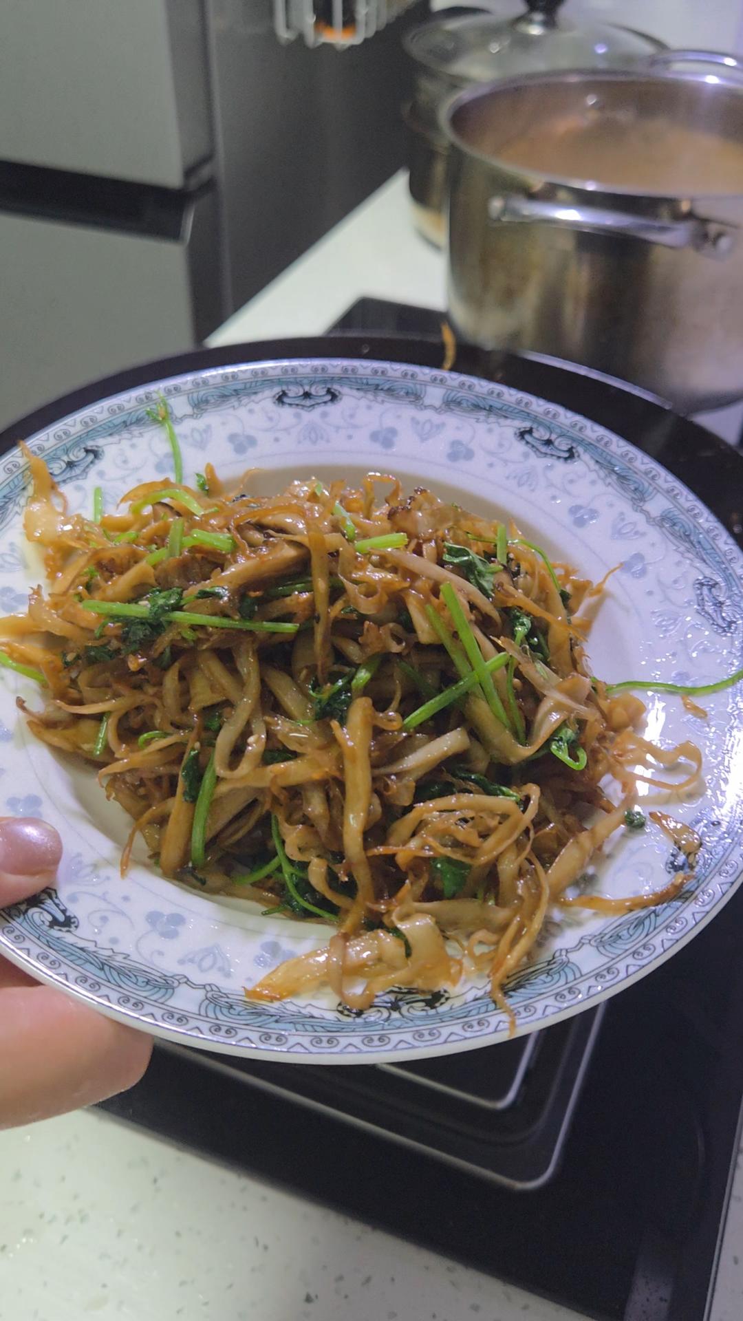香辣有嚼劲❗️超下饭的干煸杏鲍菇