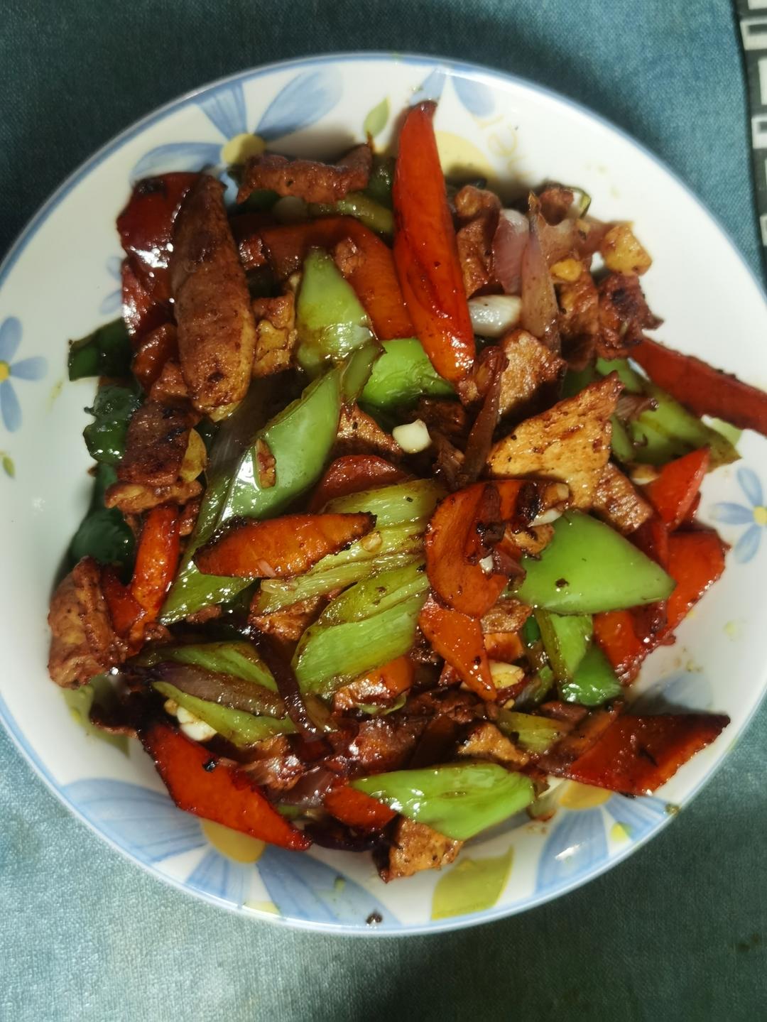 青椒胡萝卜炒肉