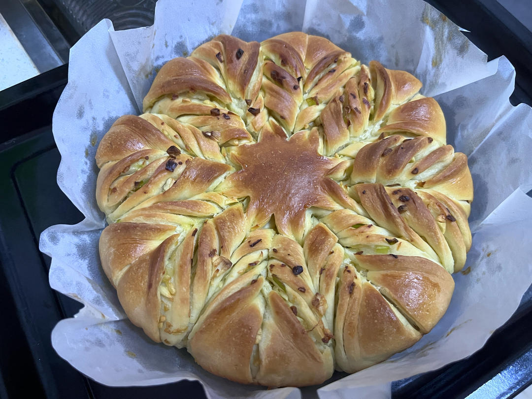 【小高姐】蒜香浓郁 造型优美 不用揉出手膜的面包