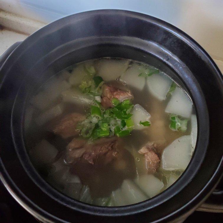 骨头萝卜汤
