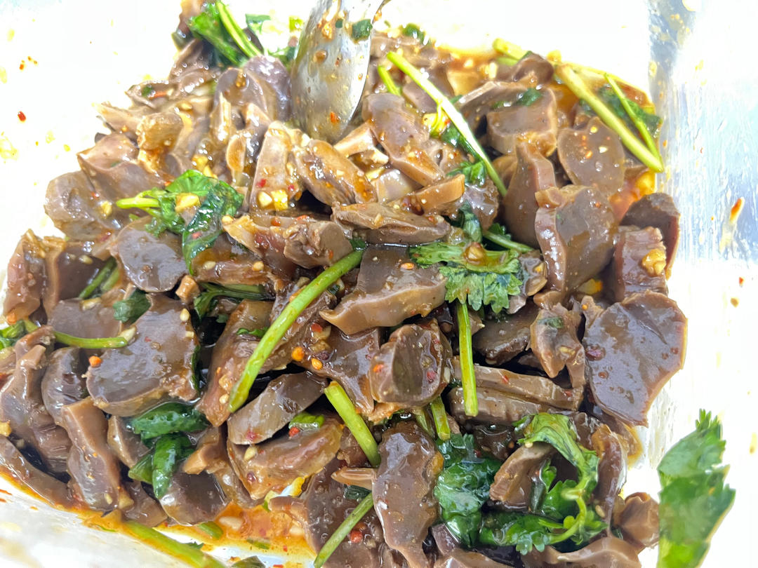 凉拌鸡胗，酱汁拌鞋底都好吃
