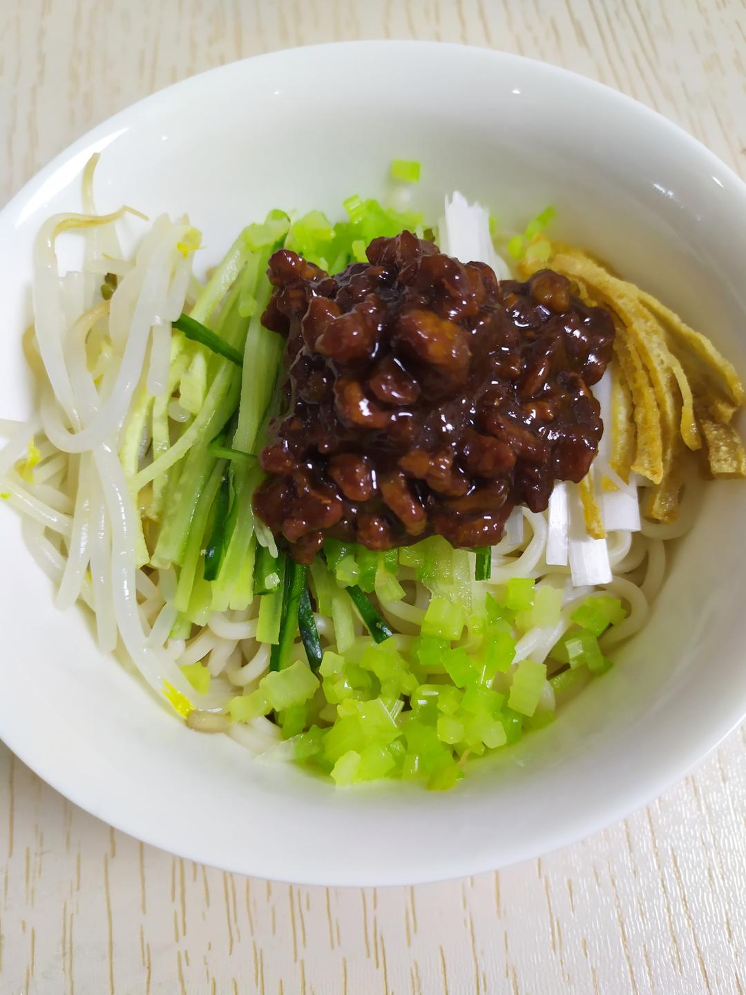 炸酱面-满口香-简单的美味