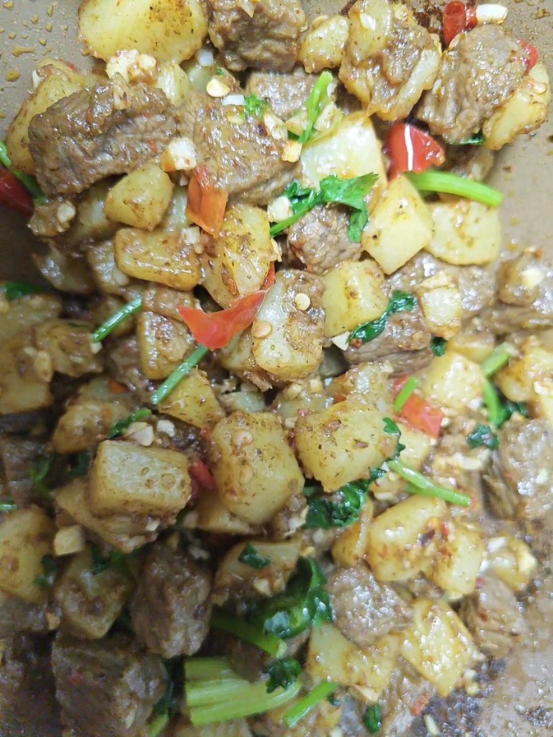 ✅挑战365天晚餐不重样第145天:孜然土豆牛肉粒‼️