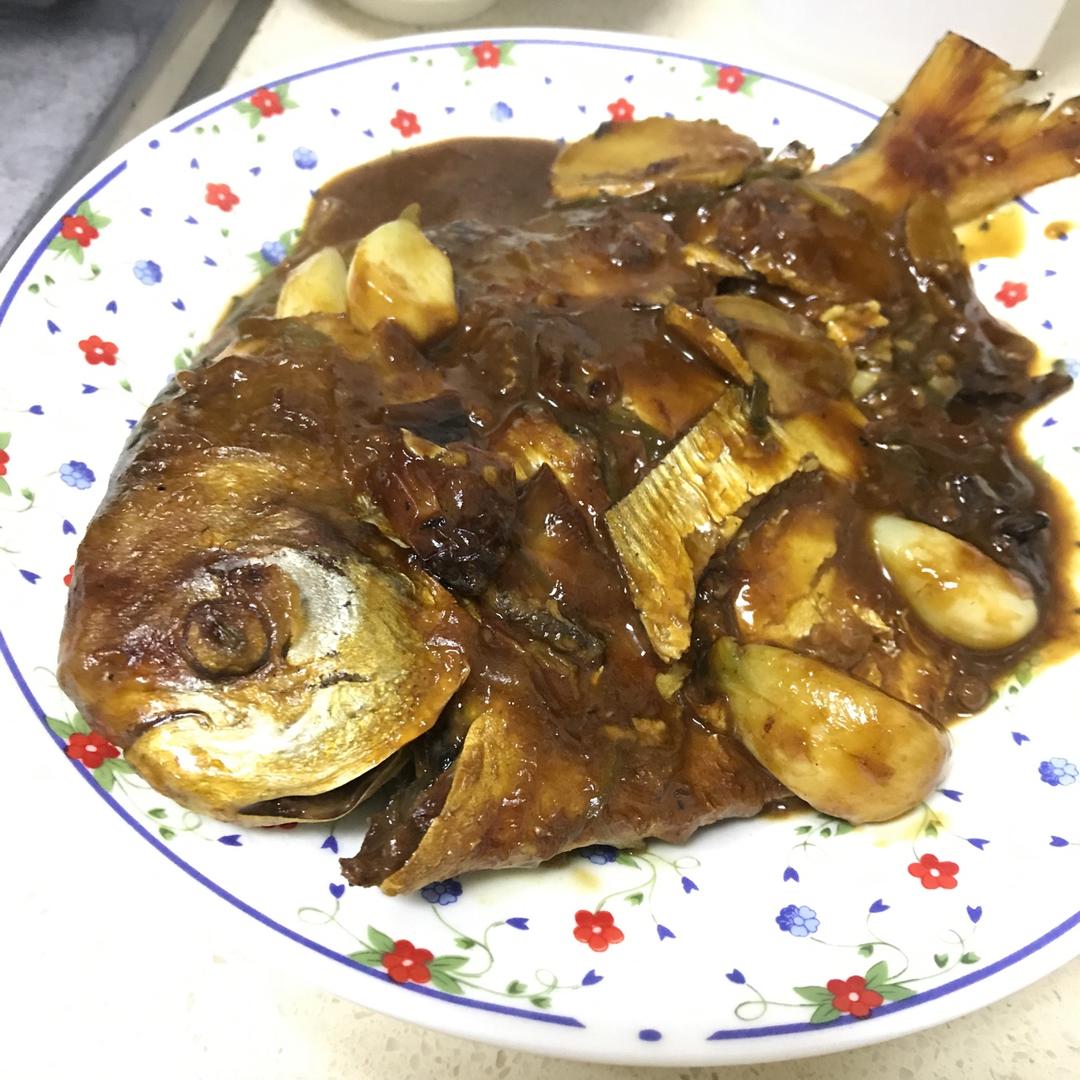 传统中式红烧平鱼