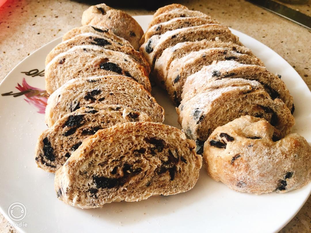 全麦葡萄干面包