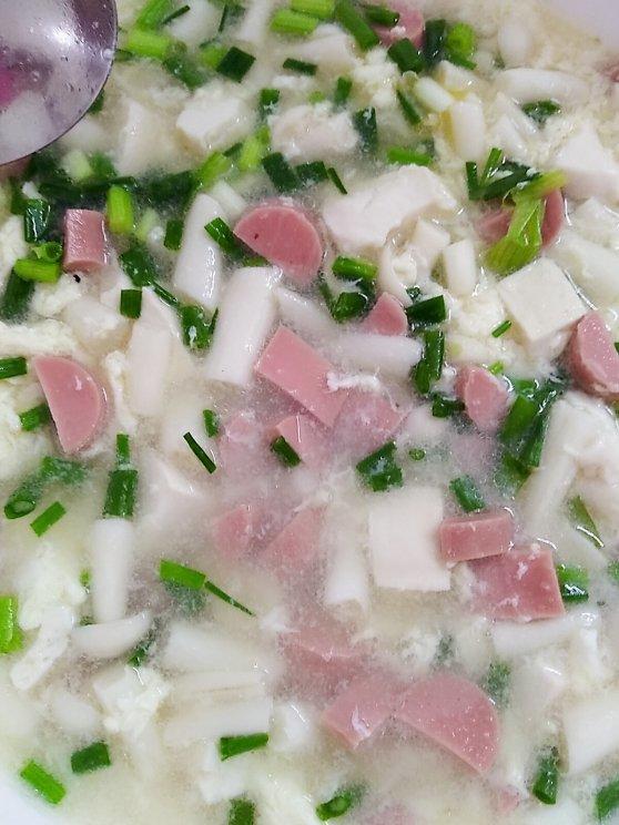 鲜掉眉毛的菌菇豆腐汤