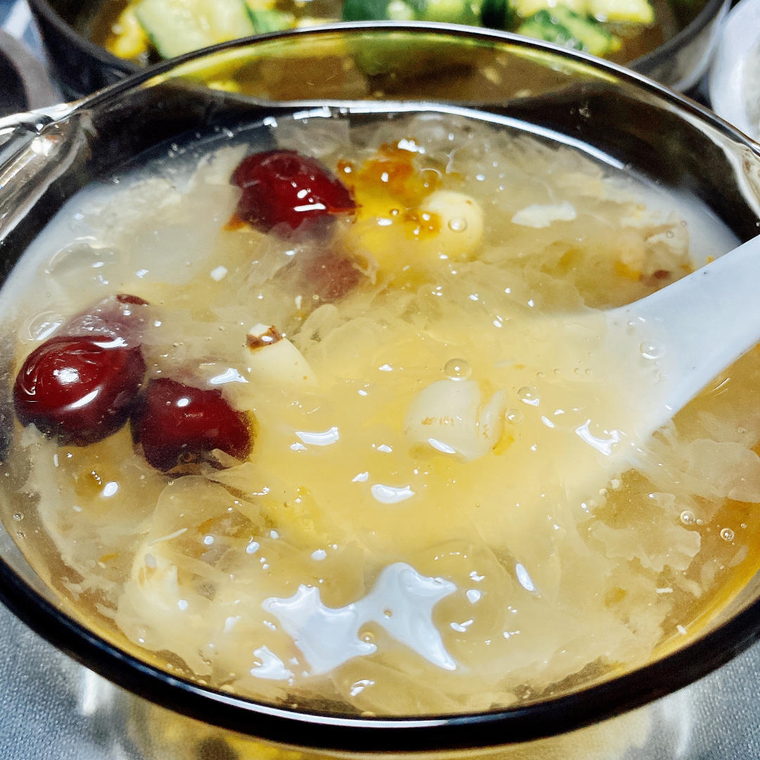 红枣银耳莲子羹