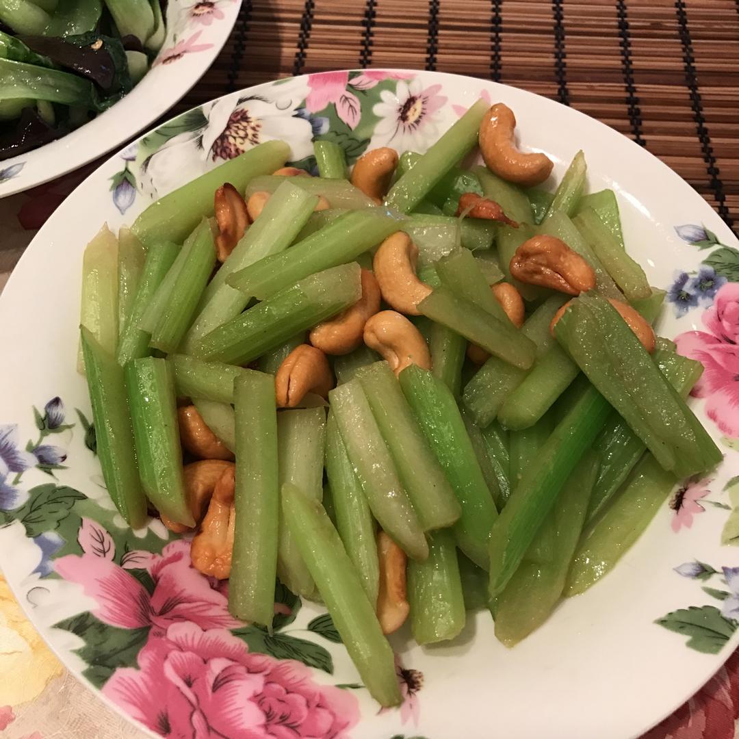 芹菜炒腰果