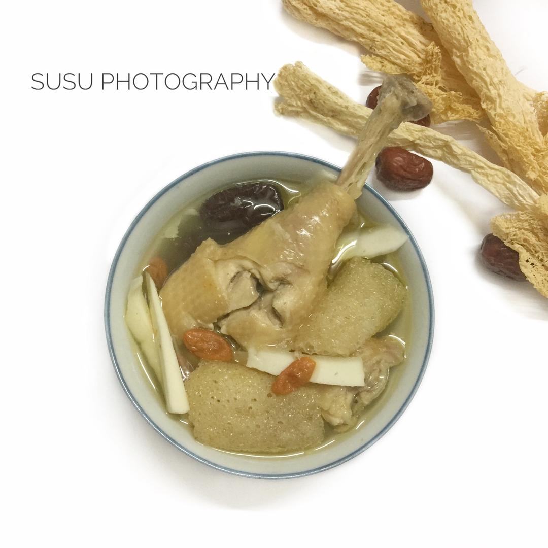 竹荪椰子鸡汤
