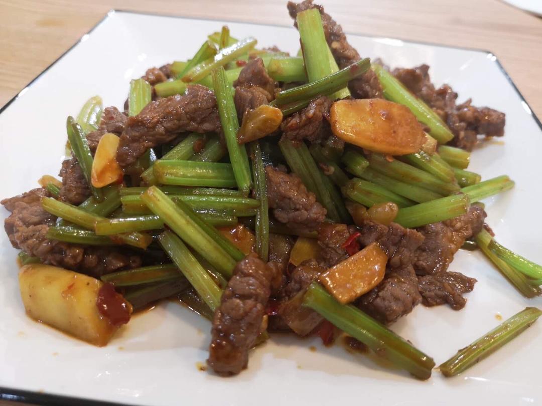 泡椒芹菜炒牛肉