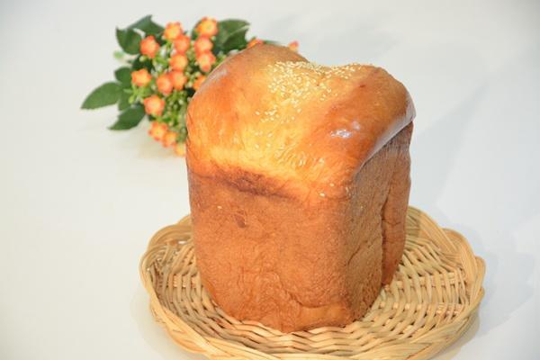 面包机做面包的方法（一键式芝麻牛奶面包）的做法