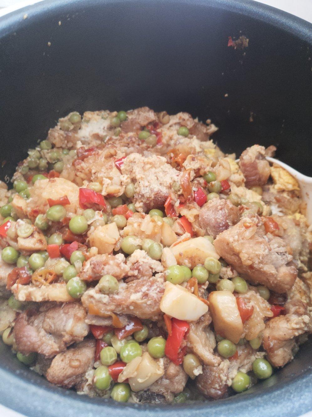 【排骨焖饭】