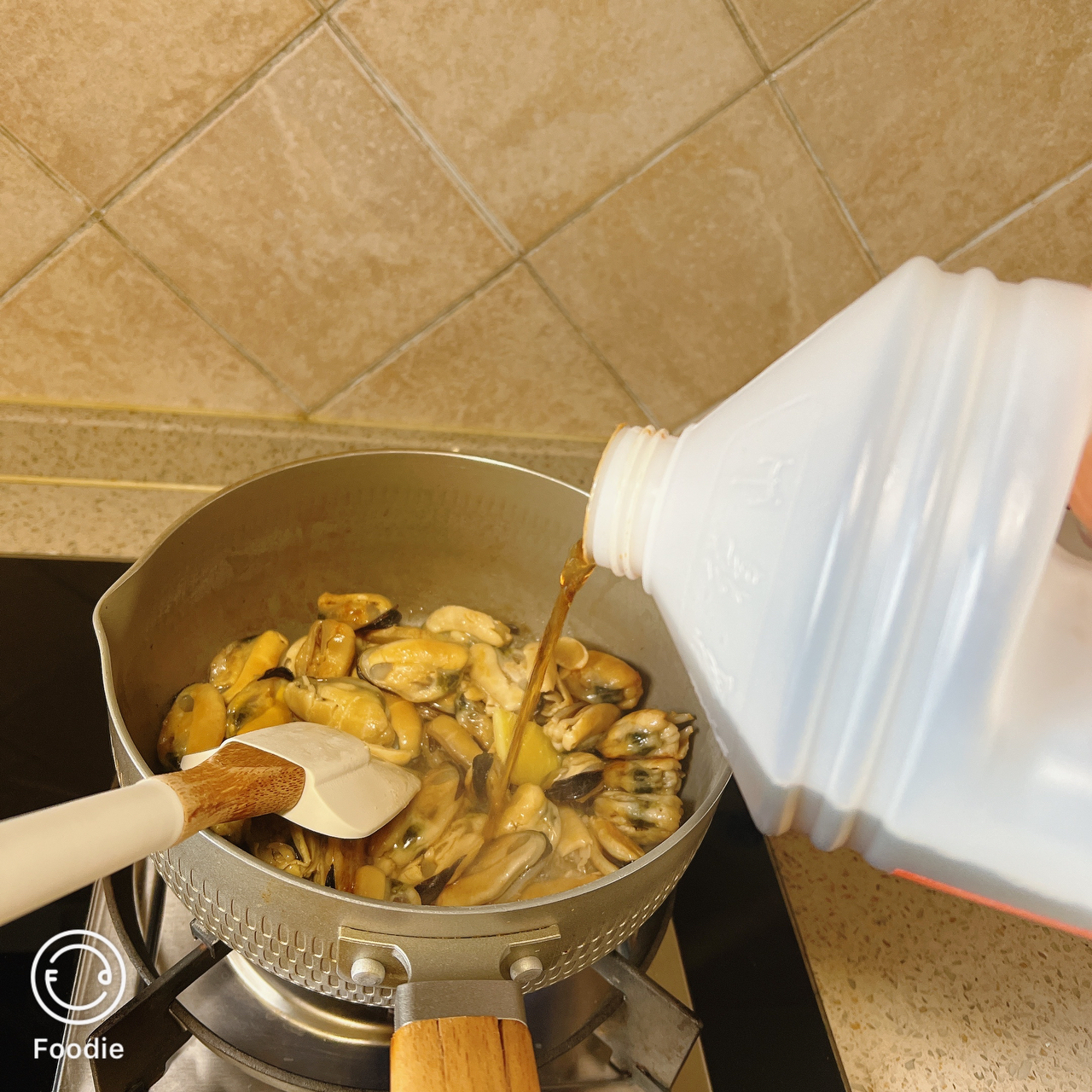 减脂高蛋白 淡菜豆腐汤的做法 步骤3