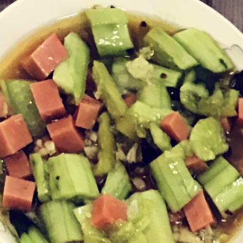 超级好吃的凉拌拍黄瓜