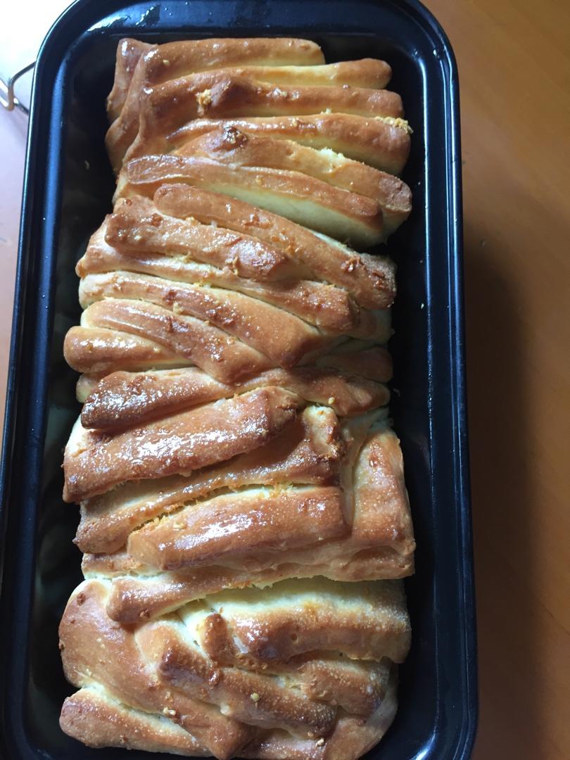 香爆了的蒜香手撕面包