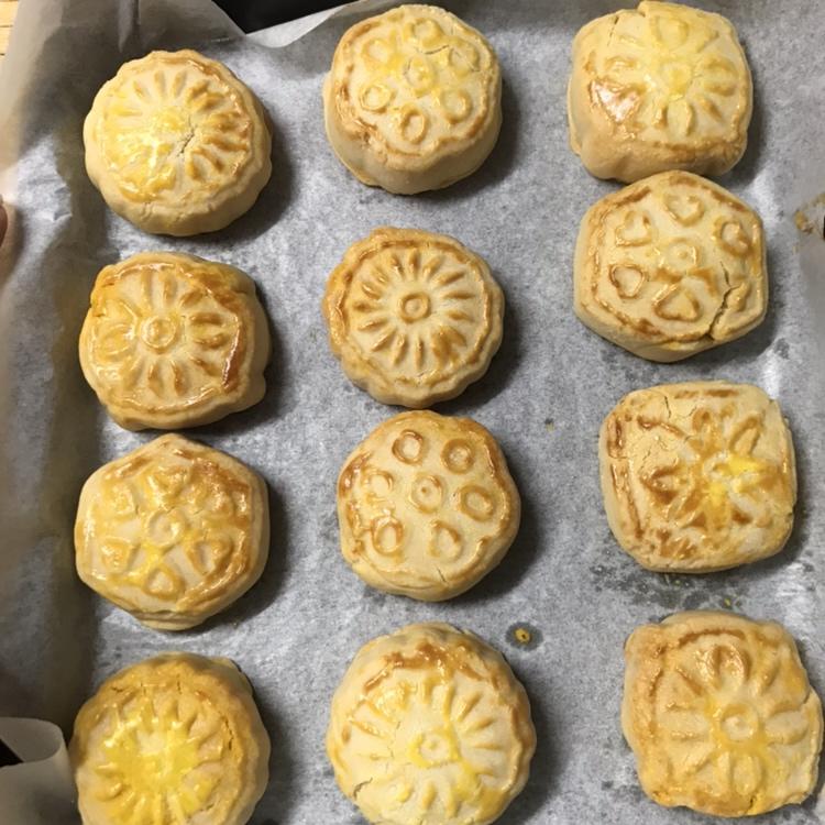 广式月饼—蛋黄莲蓉月饼