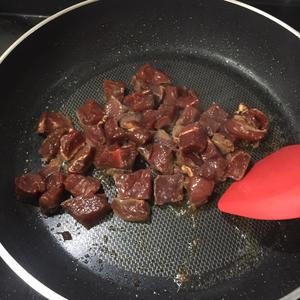 黑椒杏鲍菇炒牛肉| 简单快手的做法 步骤7
