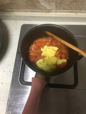 【剩饭变宝】番茄炒蛋炒饭的做法 步骤6