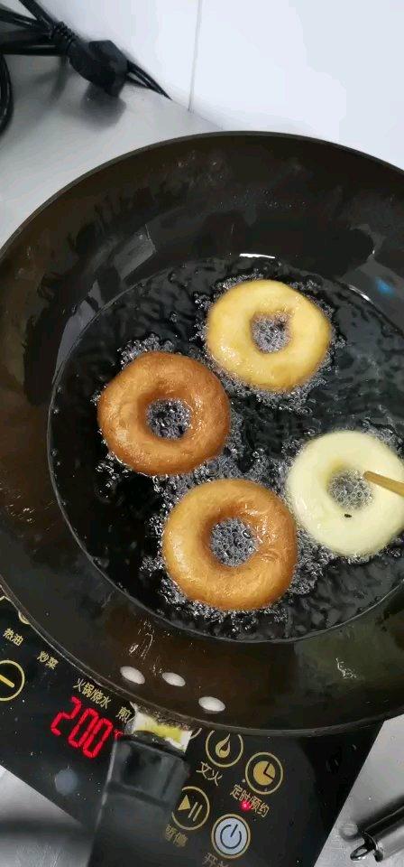 奶香甜甜圈