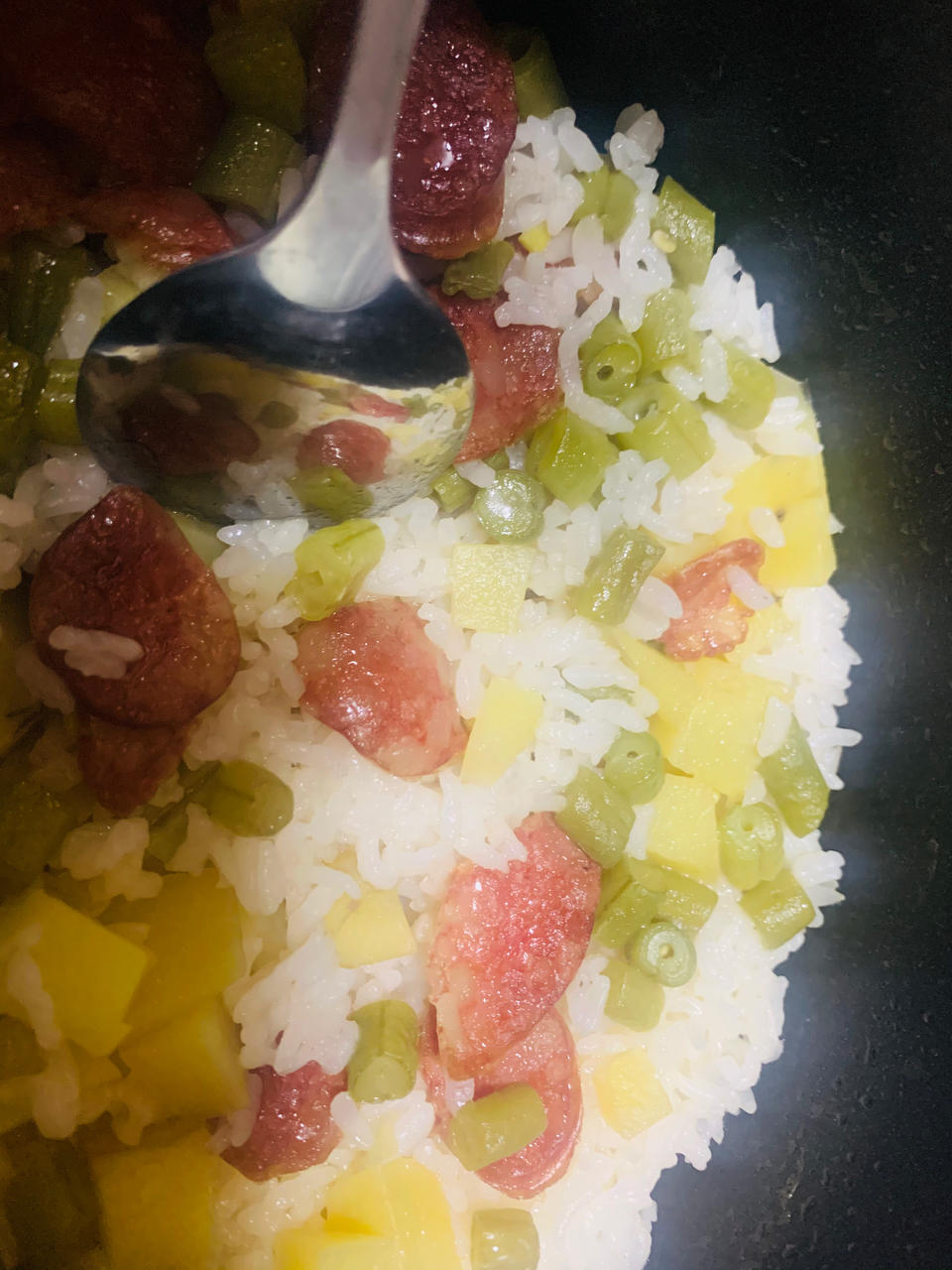 懒人必备～电饭煲腊肠焖饭