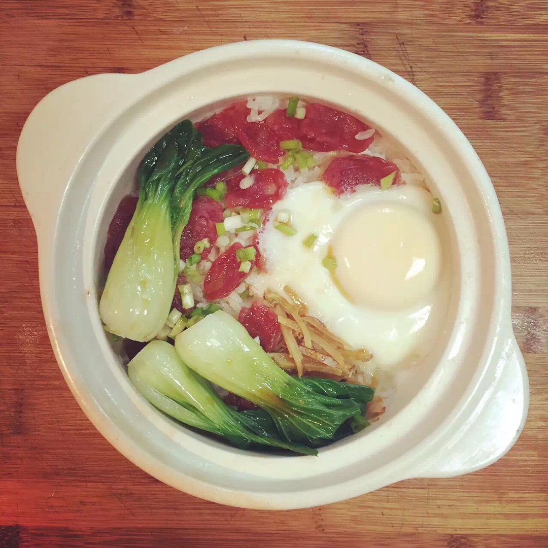 广式腊味煲仔饭